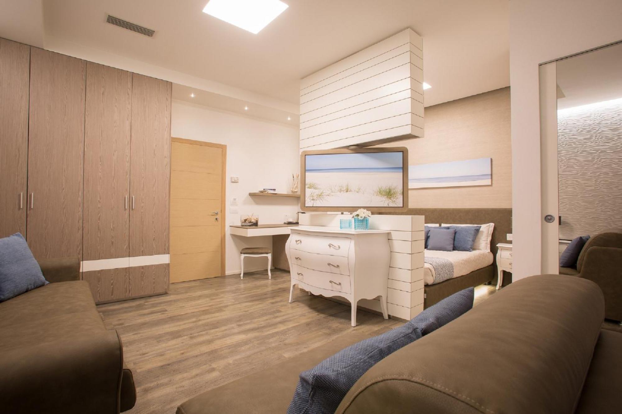 Hotel Liberty Beach - Parking & Beach Included Riccione Exterior foto