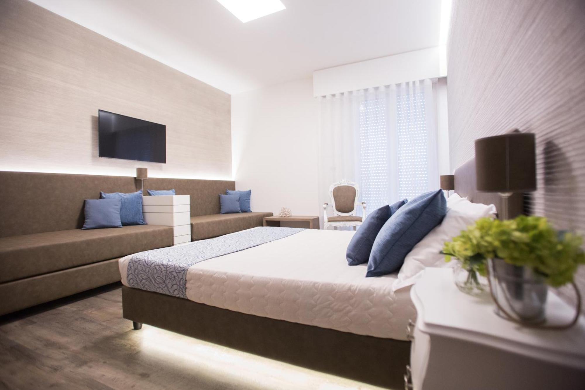 Hotel Liberty Beach - Parking & Beach Included Riccione Exterior foto