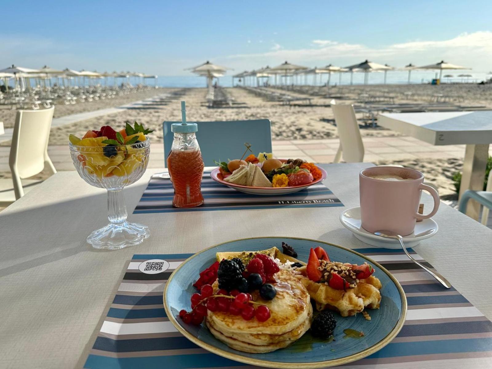 Hotel Liberty Beach - Parking & Beach Included Riccione Exterior foto