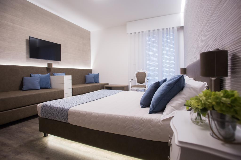 Hotel Liberty Beach - Parking & Beach Included Riccione Zimmer foto