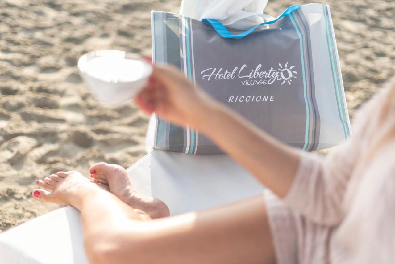 Hotel Liberty Beach - Parking & Beach Included Riccione Exterior foto