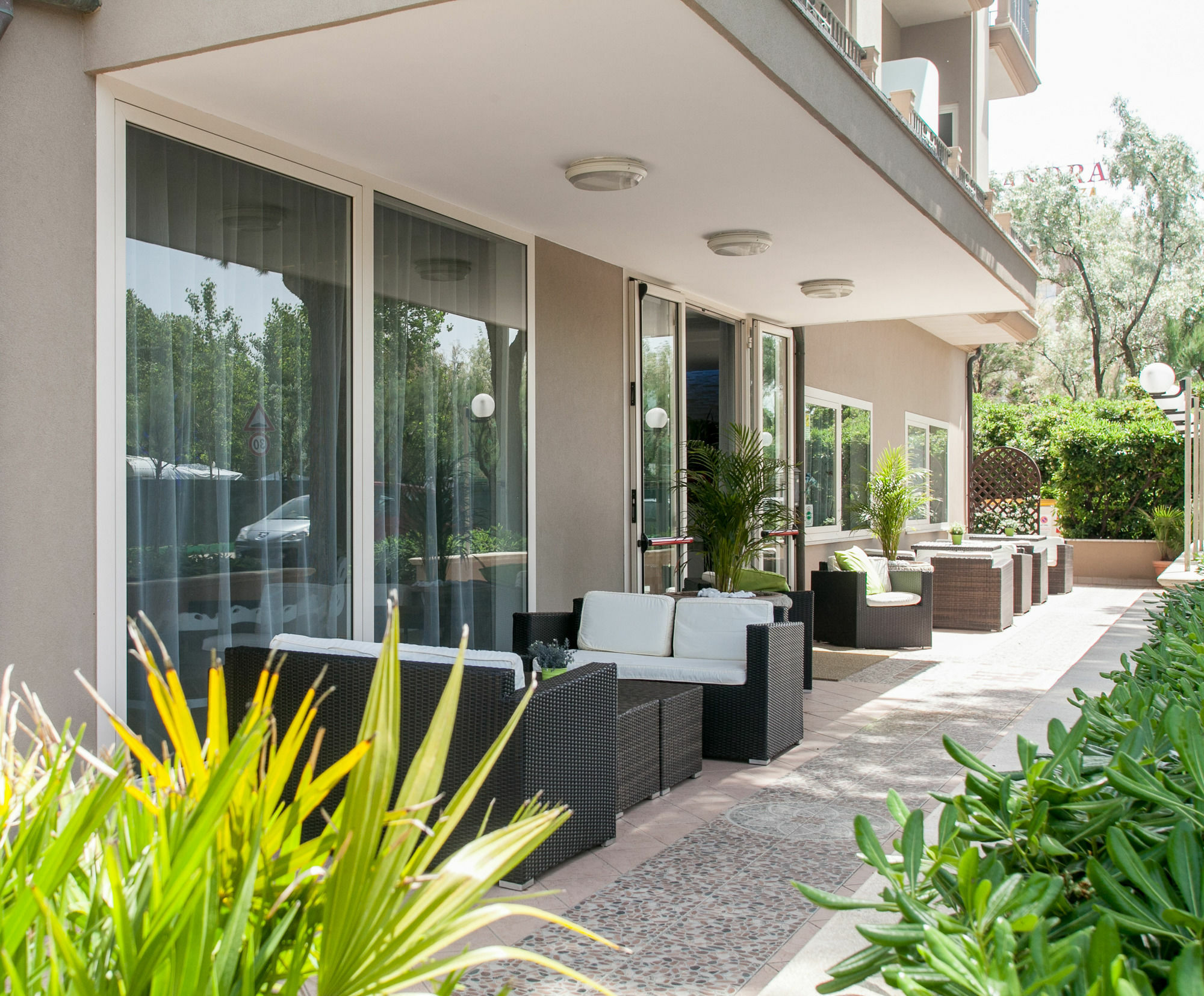 Hotel Liberty Beach - Parking & Beach Included Riccione Exterior foto